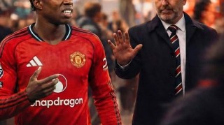 曼联官宣压哨卖第四人，巨头叫停铁闸交易！没买人却化身出租狂魔