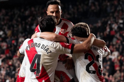 4-1！2-2！激情一夜，佛罗伦萨狂轰4球，狼队创造奇迹，巴列卡诺补时绝平