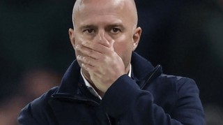 坚决不换帅！斯洛特拿到欧冠名额就留任，利物浦再给2亿欧元买人