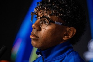 凯恩领跑金球奖最新排名，亚马尔下滑至第4，法国边锋成姆巴佩最大对手