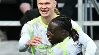 2-0！1-0！足坛一夜：拜仁闯进决赛，曼城登顶英超，巴萨9分领跑