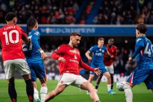 B费18助封神之夜！曼联客场绞杀蓝军，10分优势让欧冠悬念终结