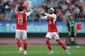 随着法甲争冠热门连扳3球3-3逼平布雷斯特，法甲最新积分榜出炉