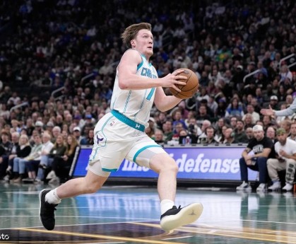 史诗级菜鸟！克尼佩尔273记3分 新秀赛季夺三分王