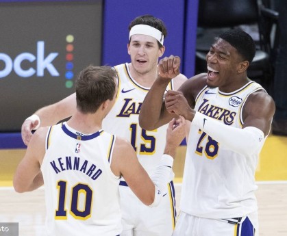 东契奇35分唐斯25+16 湖人胜尼克斯